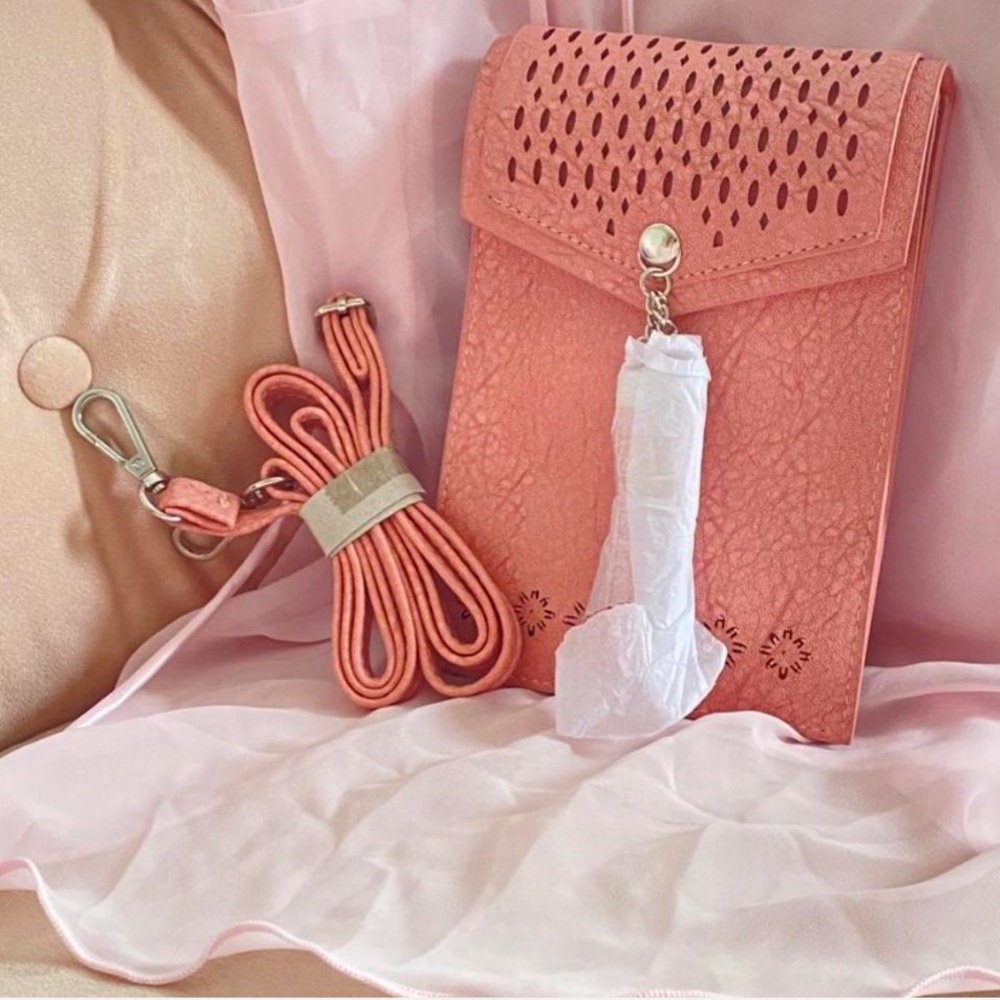 NWT: SeOsto Pink Crossbody Bag